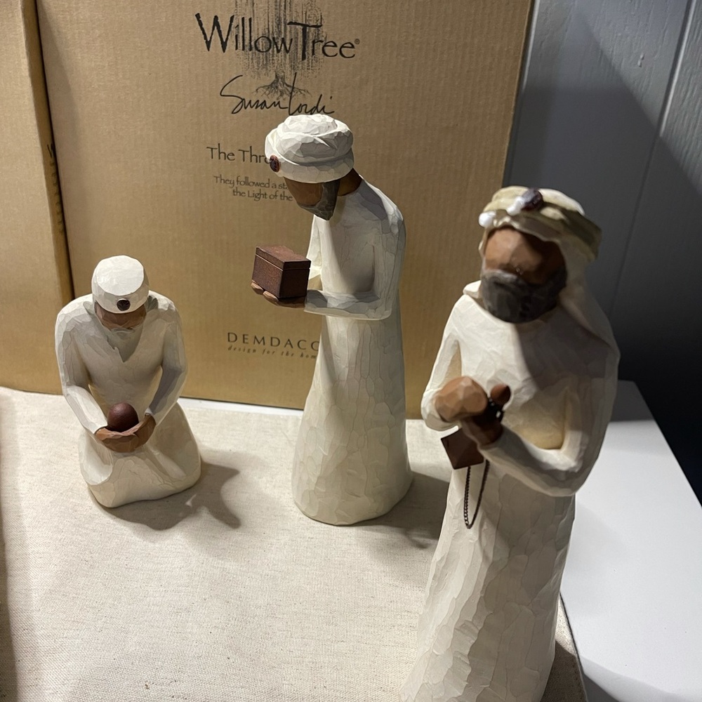 Willow Tree hand-sculpted figurines Three Wja6